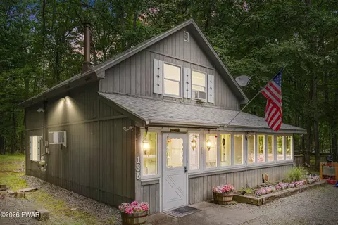 135 Forest View Dr, Hawley, PA 18428