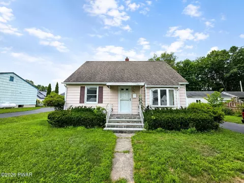 306 Avenue O, Matamoras, PA 18336