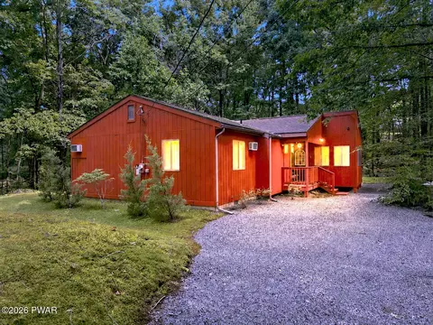105 Village Ln, Lords Valley, PA 18428