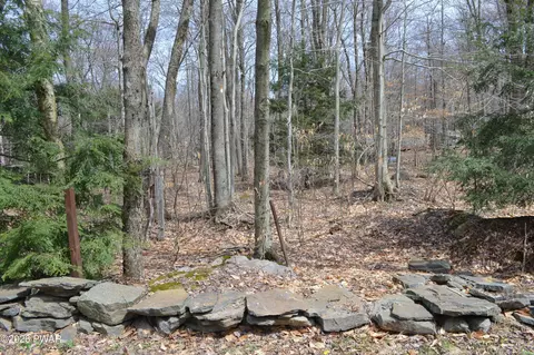 Tom-tom Way, Gouldsboro, PA 18424
