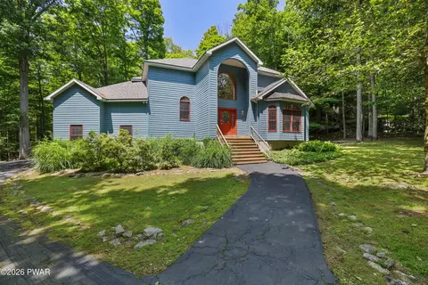 131 Shady Glen Dr, Greentown, PA 18426