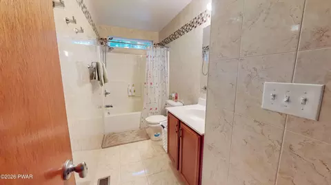 Bath - 187 Skyview Rd, Dingmans Ferry, PA 18328 photo 2 of 3