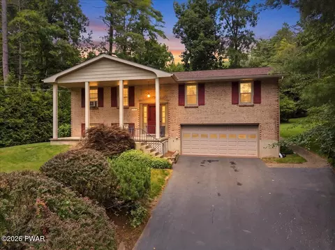 118 Pine Acres Ln, Milford, PA 18337
