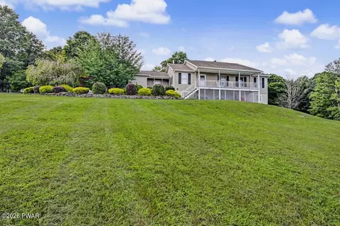 449 Huckleberry Rd, Newfoundland, PA 18445
