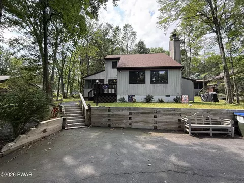 140 Hillside Dr, Lords Valley, PA 18428