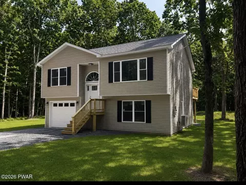 119 Jackson Dr, Hawley, PA 18428
