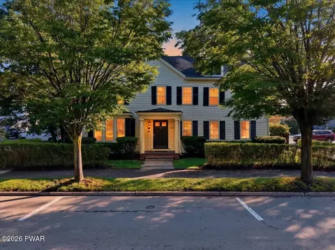 203 W Harford St, Milford, PA 18337