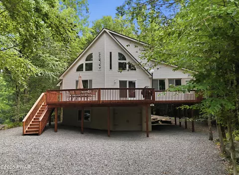 11 Applegate Rd, Lake Ariel, PA 18436