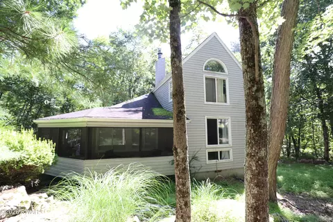 184 Falling Waters Blvd, Lackawaxen, PA 18435
