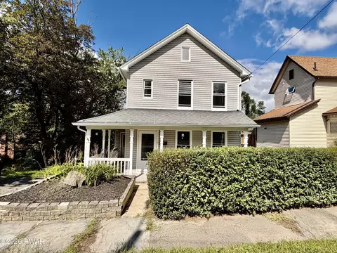 53 Grove St, Carbondale, PA 18407