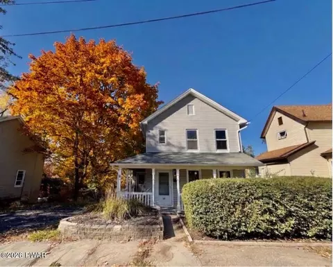 53 Grove St, Carbondale, PA 18407