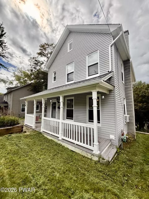 53 Grove St, Carbondale, PA 18407