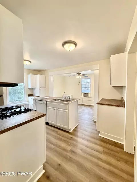 53 Grove St, Carbondale, PA 18407