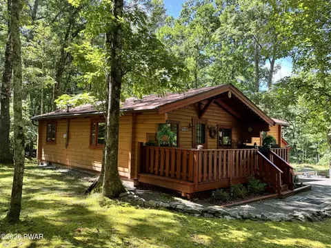 131 Deer Park Ln, Hawley, PA 18428