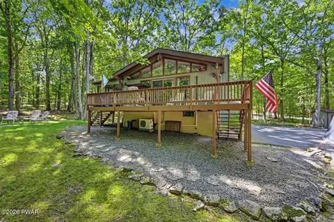 198 Upper Lakeview Dr, Hawley, PA 18428