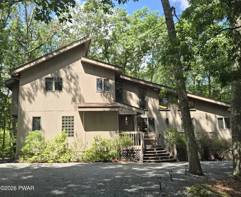 308 Canoebrook Dr, Lords Valley, PA 18428