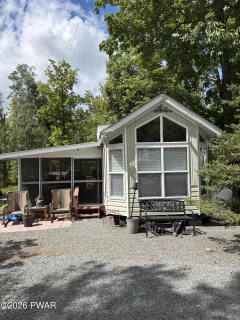 122 Maple Forest Dr, Milford, PA 18337