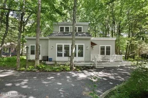 125 Gaskin Dr, Lords Valley, PA 18428