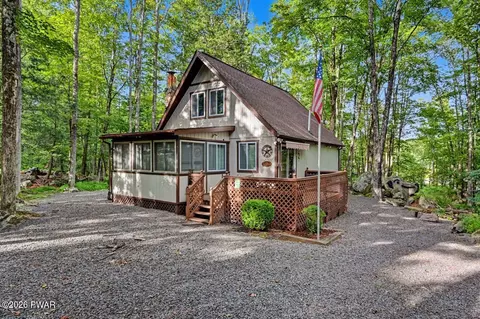 31 Elmwood Ct, Lake Ariel, PA 18428