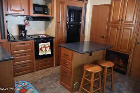 107 Mohican Dr, Shohola, PA 18458