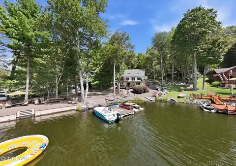 2043 Roamingwood Rd, Lake Ariel, PA 18436