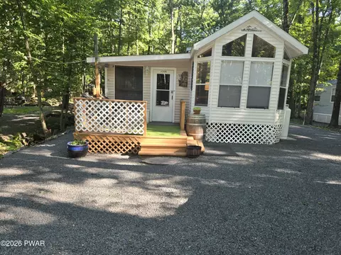 157 Chickasaw Ln, Shohola, PA 18458