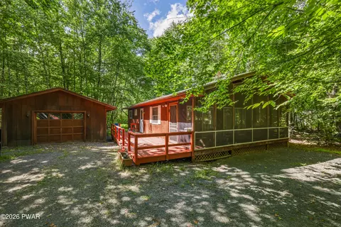 132 Pommel Dr, Lords Valley, PA 18428