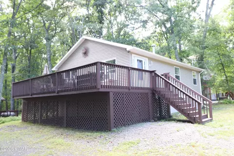 132 Constitution Dr, Lackawaxen, PA 18435