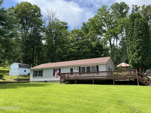 101 Grove St, Lackawaxen, PA 18435