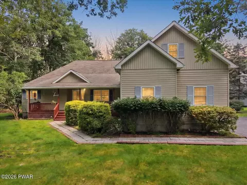 518 Gandolf Rd, Tamiment, PA 18371