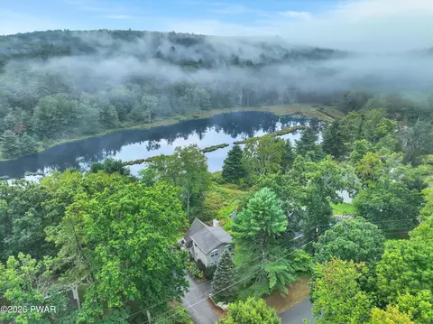 108 Briar Ct, Lackawaxen, PA 18435