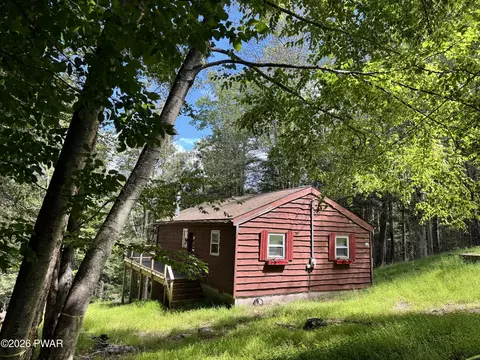 112 Deerfoot Rd, Lake Ariel, PA 18436