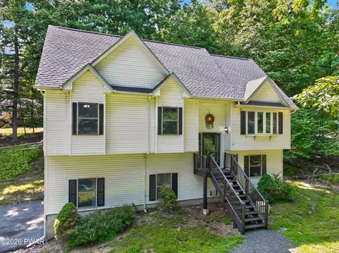 115 Blackberry Dr, Milford, PA 18337