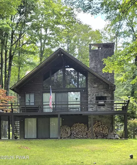 109 Valley Run, Greentown, PA 18426