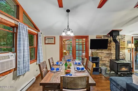 Dining - 135 Outer Dr, Dingmans Ferry, PA 18328 photo 2 of 8