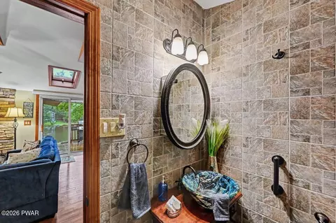 Bath - 135 Outer Dr, Dingmans Ferry, PA 18328 photo 2 of 4
