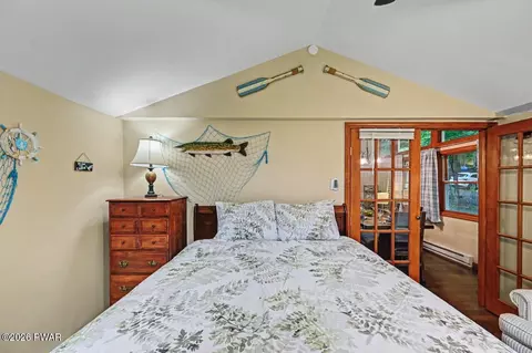 Bedroom - 135 Outer Dr, Dingmans Ferry, PA 18328 photo 4 of 9