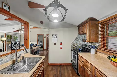 Kitchen - 135 Outer Dr, Dingmans Ferry, PA 18328 photo 6 of 7