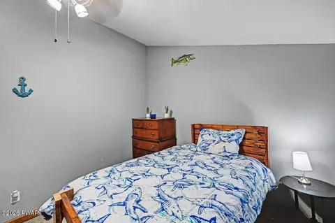 Bedroom - 135 Outer Dr, Dingmans Ferry, PA 18328 photo 7 of 9