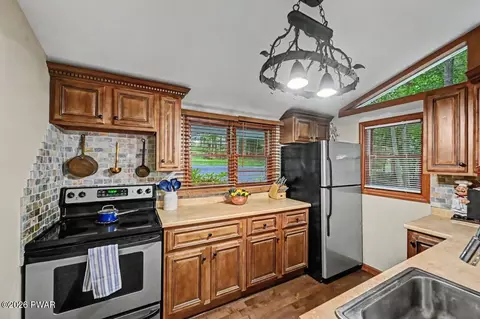 Kitchen - 135 Outer Dr, Dingmans Ferry, PA 18328 photo 4 of 7