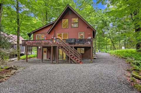 13 Rockway Ct, Lake Ariel, PA 18436