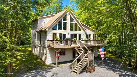 2507 Oak Ct, Lake Ariel, PA 18436