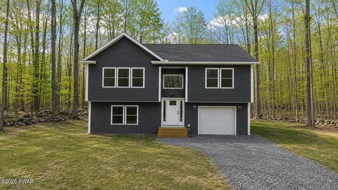 142 Mohawk Rd, Shohola, PA 18458