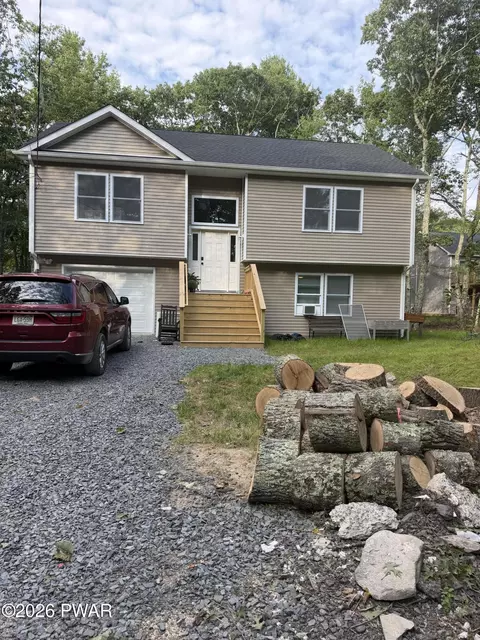 142 Mohawk Rd, Shohola, PA 18458