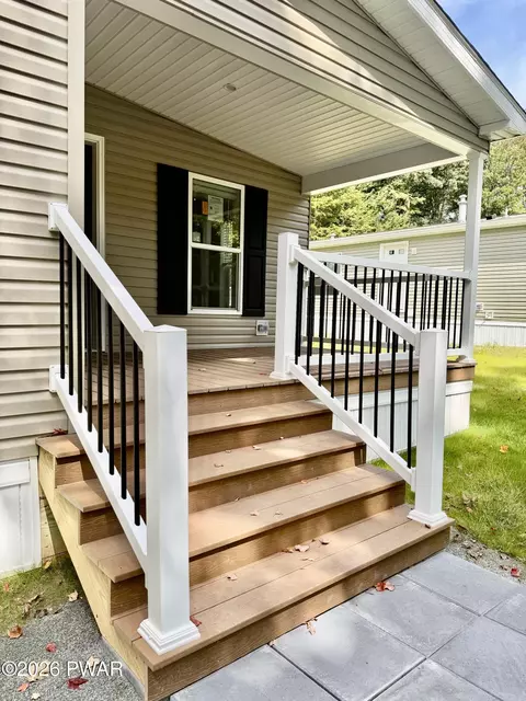 115 Rustic Rd, Greentown, PA 18426