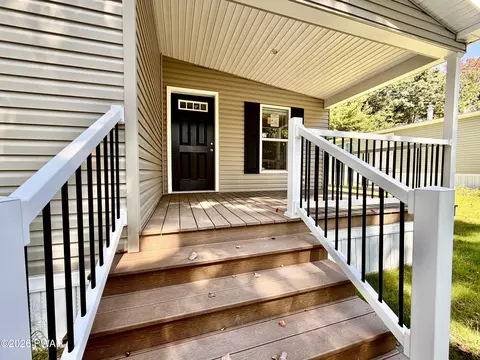 115 Rustic Rd, Greentown, PA 18426