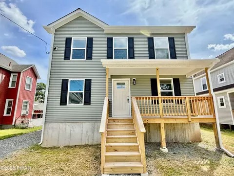 208 Ave I, Matamoras, PA 18336