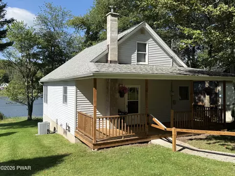 71 Lakeside Dr, Honesdale, PA 18431