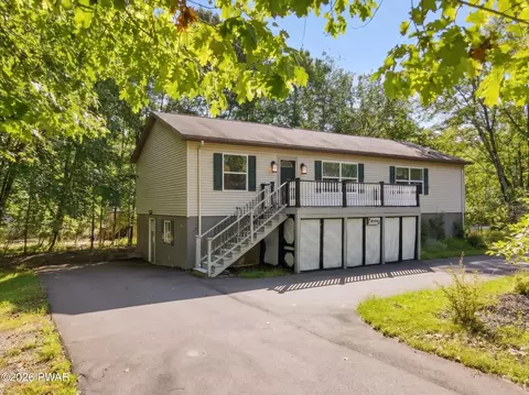 4 Pebble Ct, Lake Ariel, PA 18436