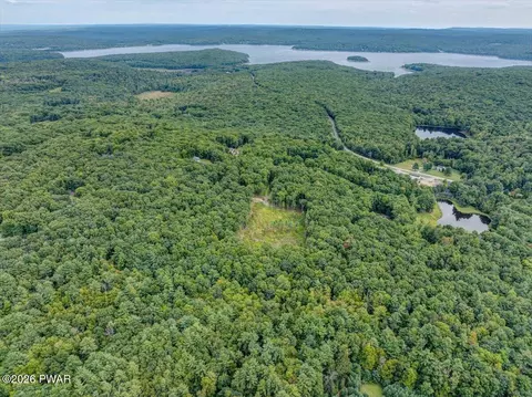 2 Beverly Dr, Lakeville, PA 18438